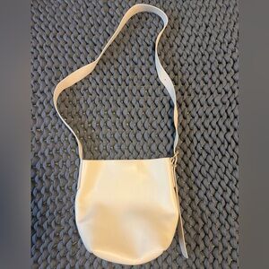 Madewell The Essential Mini Bucket Tote in Leather Ecru NN397